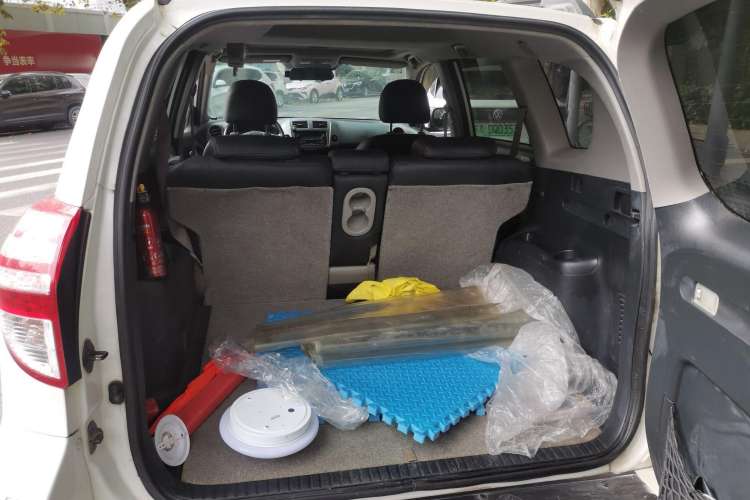 Used Toyota RAV4 2010 2.0L Automatic Deluxe Upgrade Edition Trunk