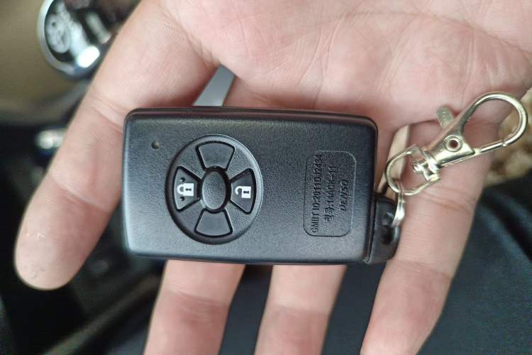 Used Toyota RAV4 2010 2.4L Automatic Deluxe Upgrade Edition Vehicle Key