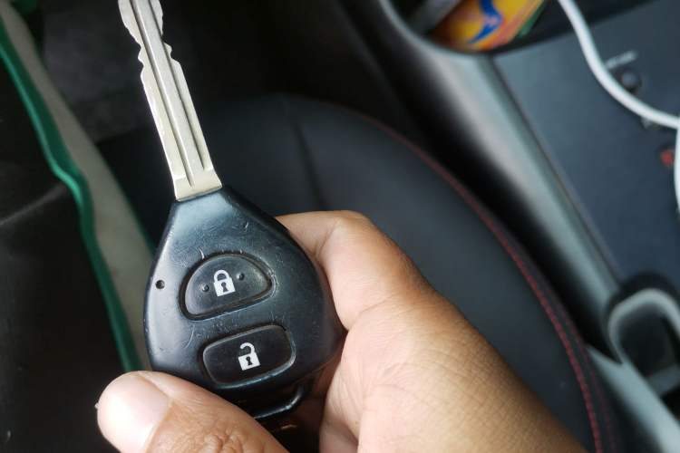 Used Toyota RAV4 2010 2.0L Automatic Deluxe Upgrade Edition Vehicle Key