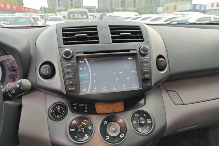 Used Toyota RAV4 2011 2.4L Automatic 4x4 Supreme Edition Audio And AC Panel