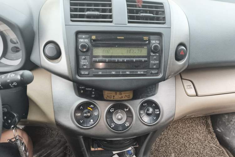 Used Toyota RAV4 2011 2.0L Manual Classic Edition Audio And AC Panel