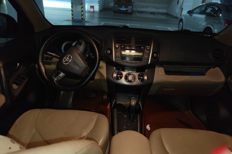 Used Toyota RAV4 2011 2.0L Automatic Luxury Edition Center Console