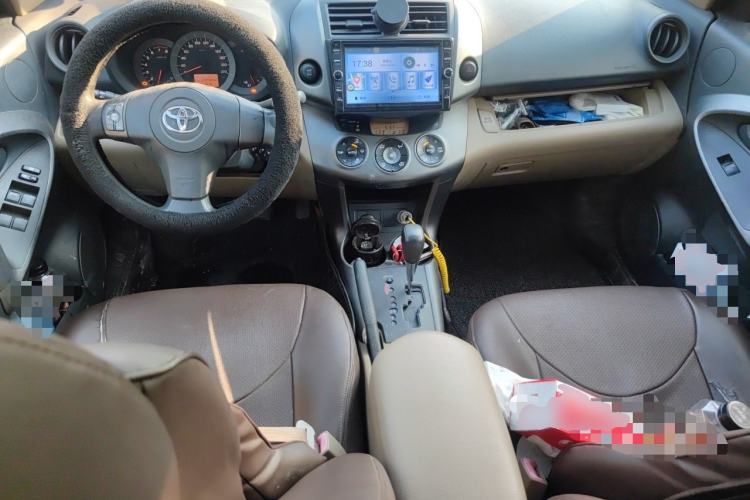 Used Toyota RAV4 2011 2.0L Automatic 4x4 Edition Center Console