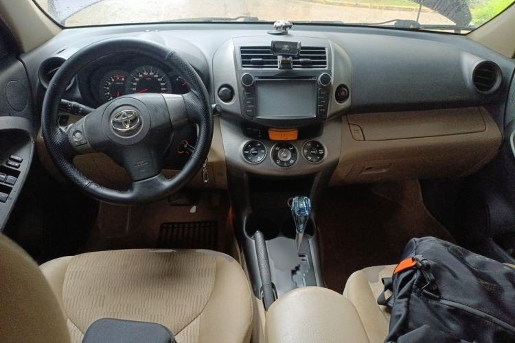 Used Toyota RAV4 2011 2.0L Automatic Classic Edition Center Console