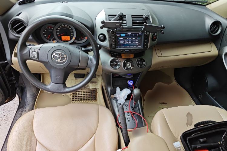 Used Toyota RAV4 2011 2.0L Automatic 4x4 Edition Center Console