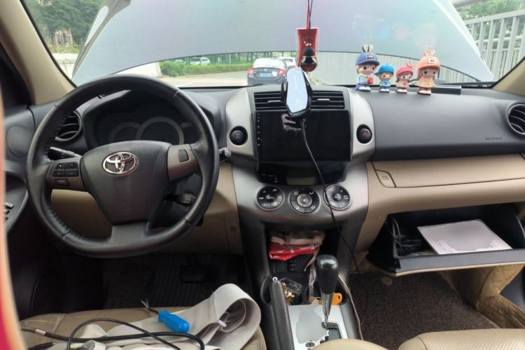 Used Toyota RAV4 2011 2.4L Automatic 4x4 Luxury Edition Center Console