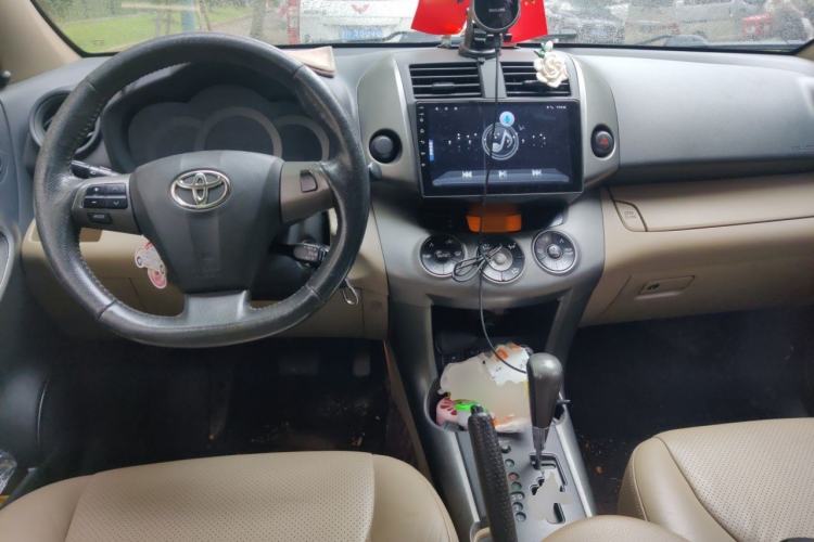 Used Toyota RAV4 2011 2.0L Automatic Luxury Edition Center Console