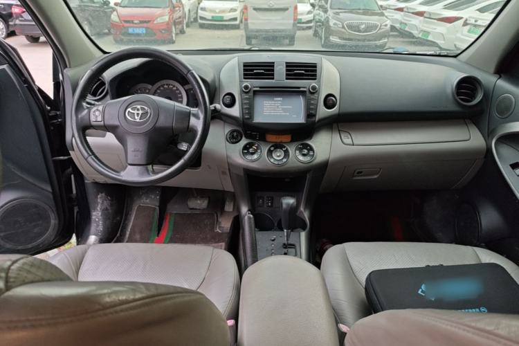 Used Toyota RAV4 2011 2.4L Automatic 4x4 Supreme Edition Center Console