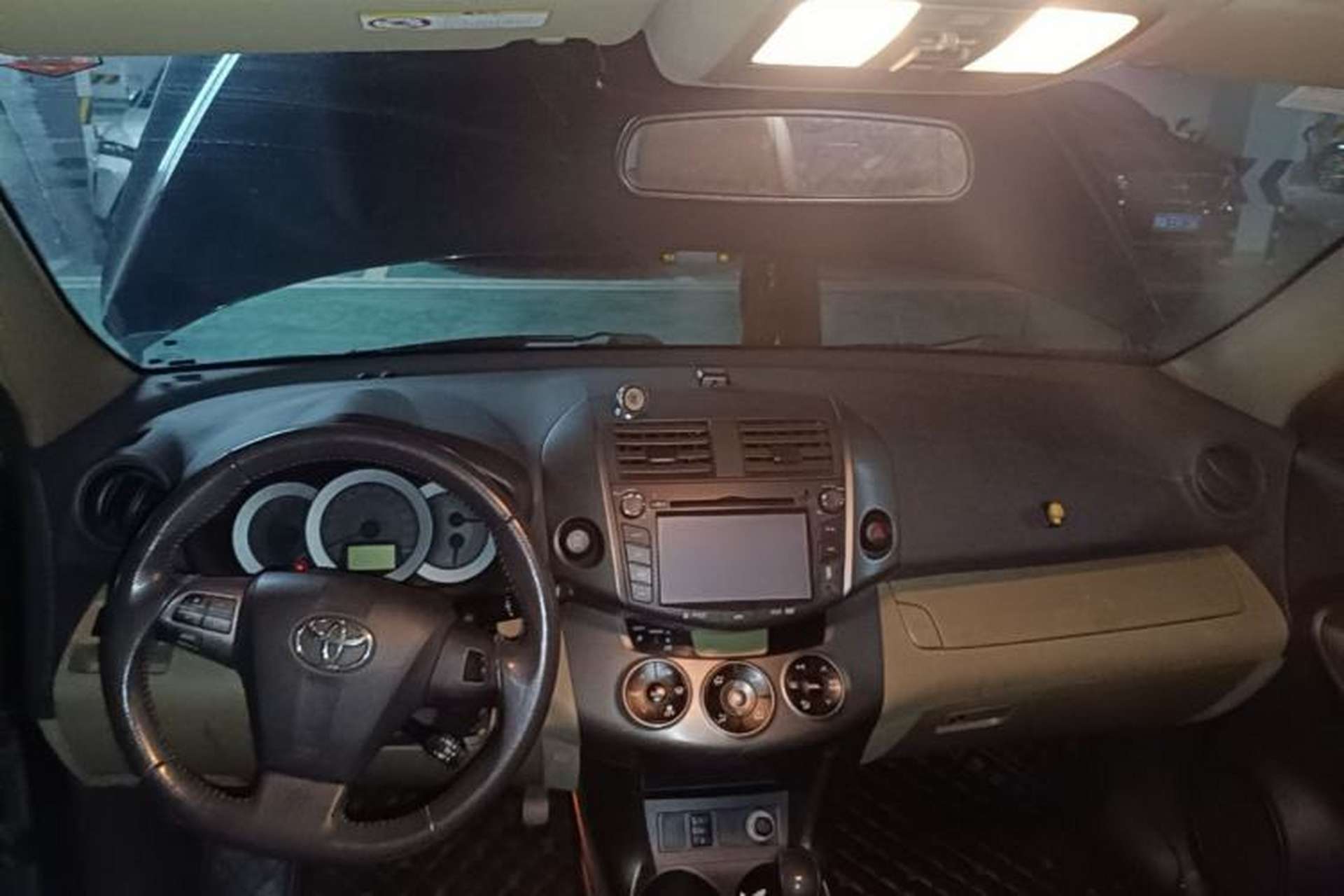 Used Toyota RAV4 2011 2.4L Automatic 4x4 Luxury Edition Center Console