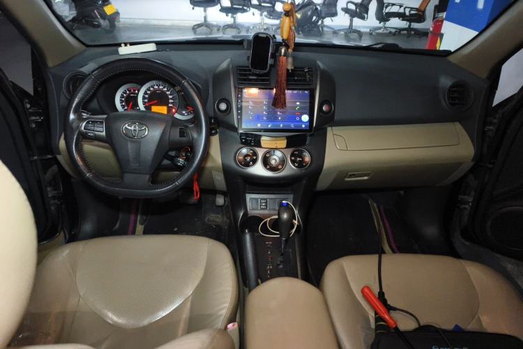 Used Toyota RAV4 2011 2.4L Automatic 4x4 Luxury Edition Center Console