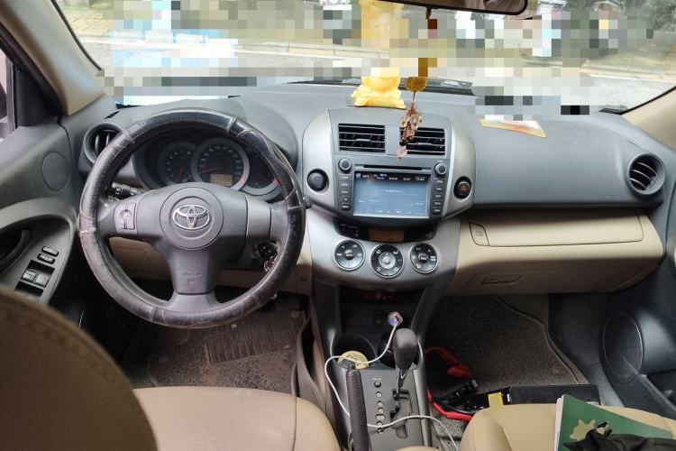 Used Toyota RAV4 2011 2.0L Automatic Classic Edition Center Console