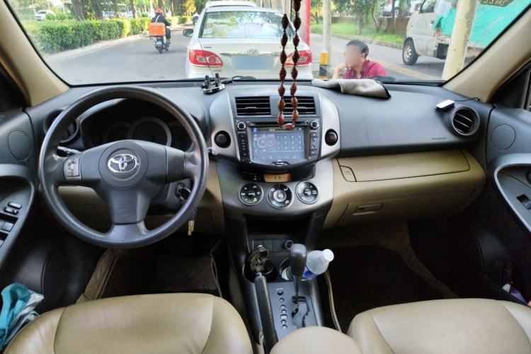 Used Toyota RAV4 2011 2.0L Automatic Classic Edition Center Console