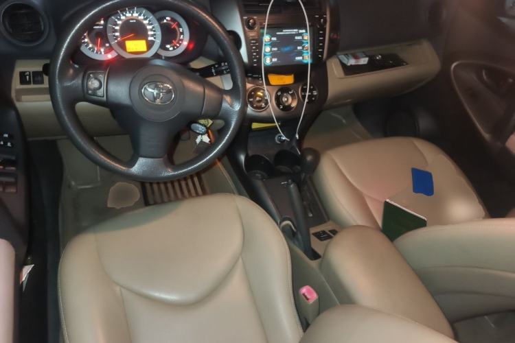 Used Toyota RAV4 2011 2.0L Automatic 4x4 Edition Center Console