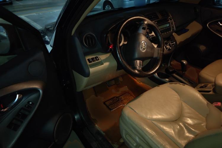 Used Toyota RAV4 2011 2.0L Automatic Luxury Edition Driver Seat