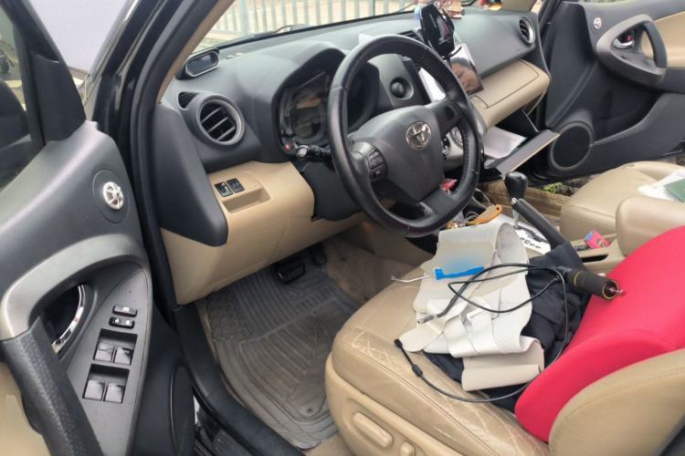 Used Toyota RAV4 2011 2.4L Automatic 4x4 Luxury Edition Driver Seat