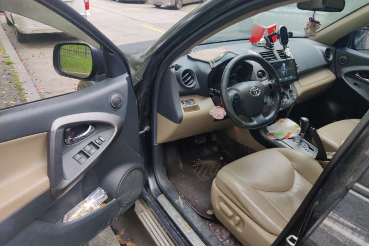 Used Toyota RAV4 2011 2.0L Automatic Luxury Edition Driver Seat