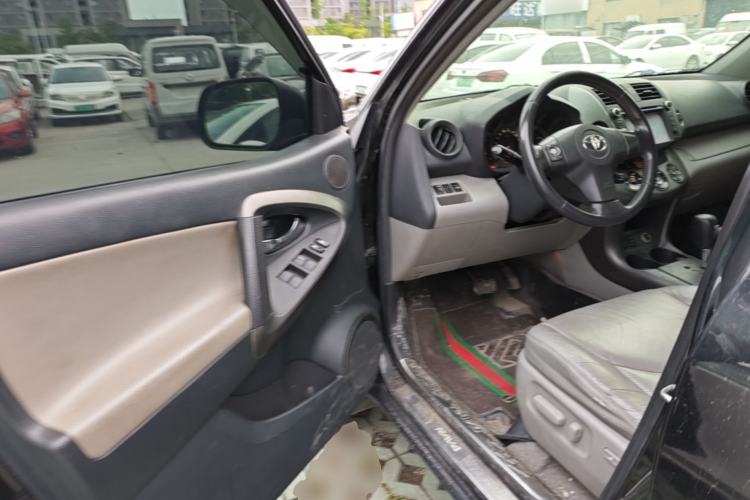 Used Toyota RAV4 2011 2.4L Automatic 4x4 Supreme Edition Driver Seat