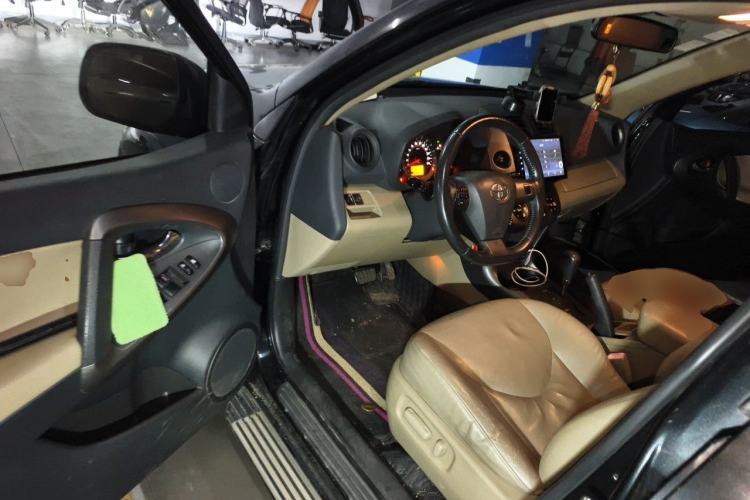 Used Toyota RAV4 2011 2.4L Automatic 4x4 Luxury Edition Driver Seat