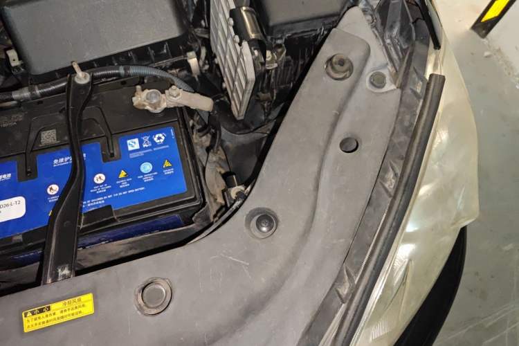 Used Toyota RAV4 2011 2.0L Manual Classic Edition Engine Bay Left