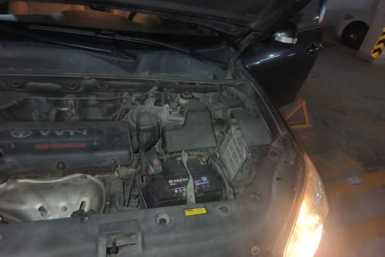 Used Toyota RAV4 2011 2.0L Automatic 4x4 Edition Engine Bay Left