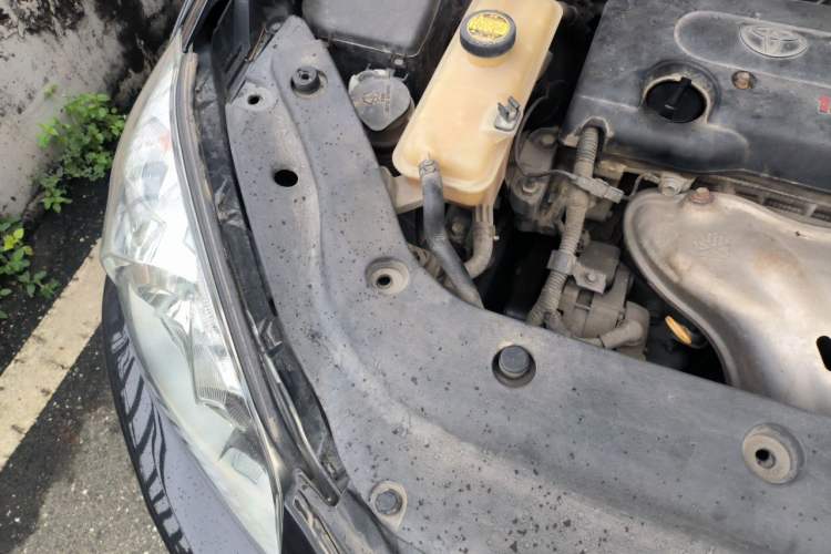 Used Toyota RAV4 2011 2.4L Automatic 4x4 Luxury Edition Engine Bay Right