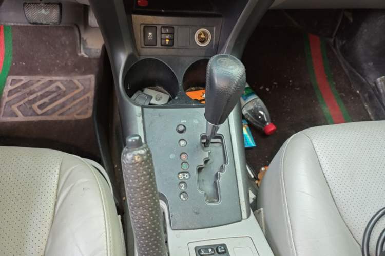 Used Toyota RAV4 2011 2.4L Automatic 4x4 Supreme Edition Gear Lever