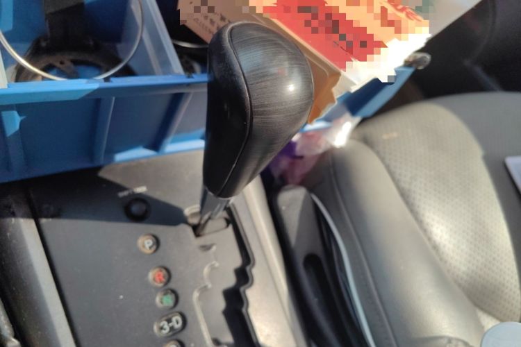 Used Toyota RAV4 2011 2.0L Automatic Luxury Edition Gear Lever