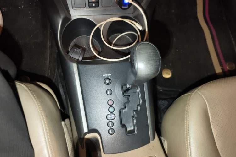 Used Toyota RAV4 2011 2.4L Automatic 4x4 Luxury Edition Gear Lever