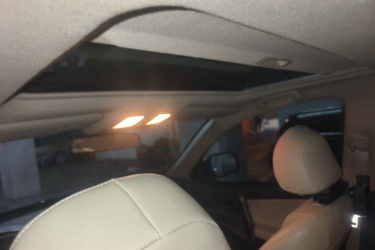 Used Toyota RAV4 2011 2.0L Automatic 4x4 Edition Headliner