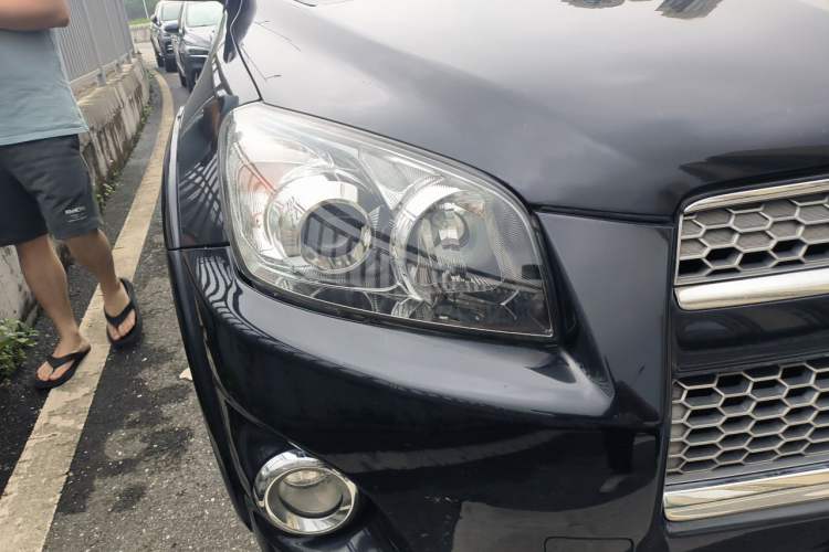 Used Toyota RAV4 2011 2.4L Automatic 4x4 Luxury Edition Right Front Headlight