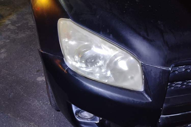 Used Toyota RAV4 2011 2.0L Automatic Classic Edition Right Front Headlight
