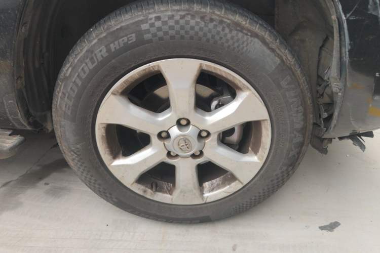 Used Toyota RAV4 2011 2.0L Automatic Classic Edition Right Front Wheel Hub