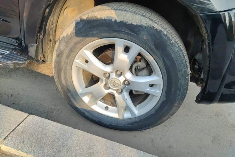 Used Toyota RAV4 2011 2.0L Automatic 4x4 Edition Right Front Wheel Hub