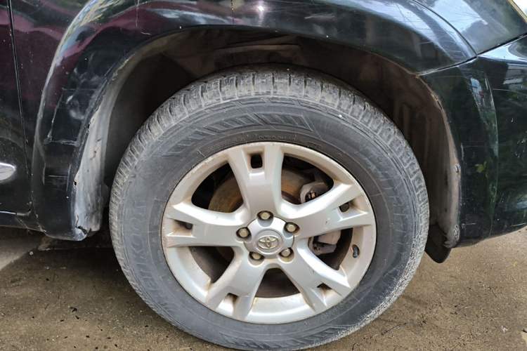 Used Toyota RAV4 2011 2.0L Automatic 4x4 Edition Right Front Wheel Hub