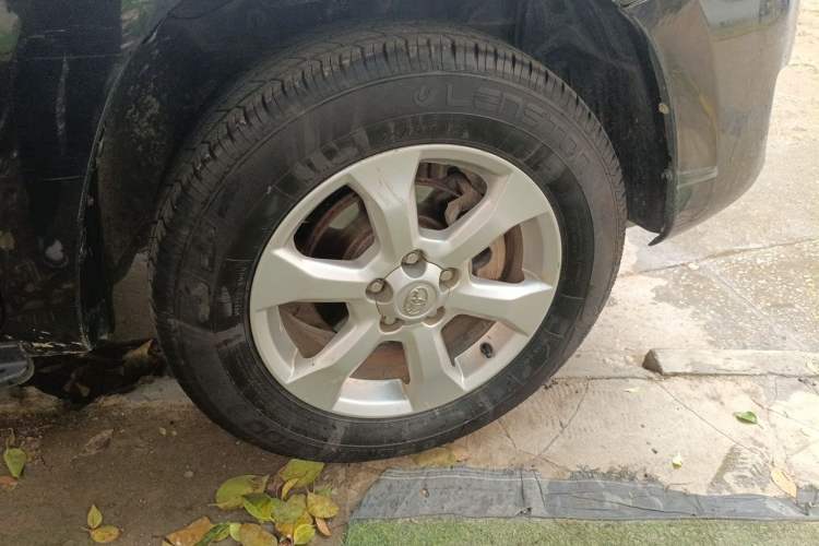 Used Toyota RAV4 2011 2.0L Automatic Classic Edition Right Front Wheel Hub