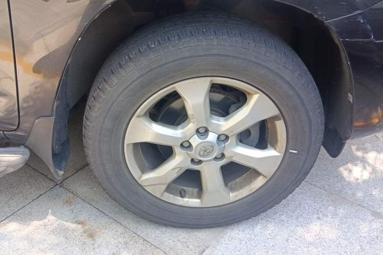Used Toyota RAV4 2011 2.0L Manual Classic Edition Right Front Wheel Hub