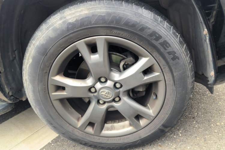 Used Toyota RAV4 2011 2.4L Automatic 4x4 Luxury Edition Right Front Wheel Hub
