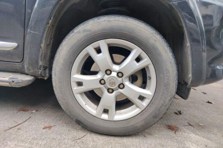 Used Toyota RAV4 2011 2.0L Automatic Luxury Edition Right Front Wheel Hub