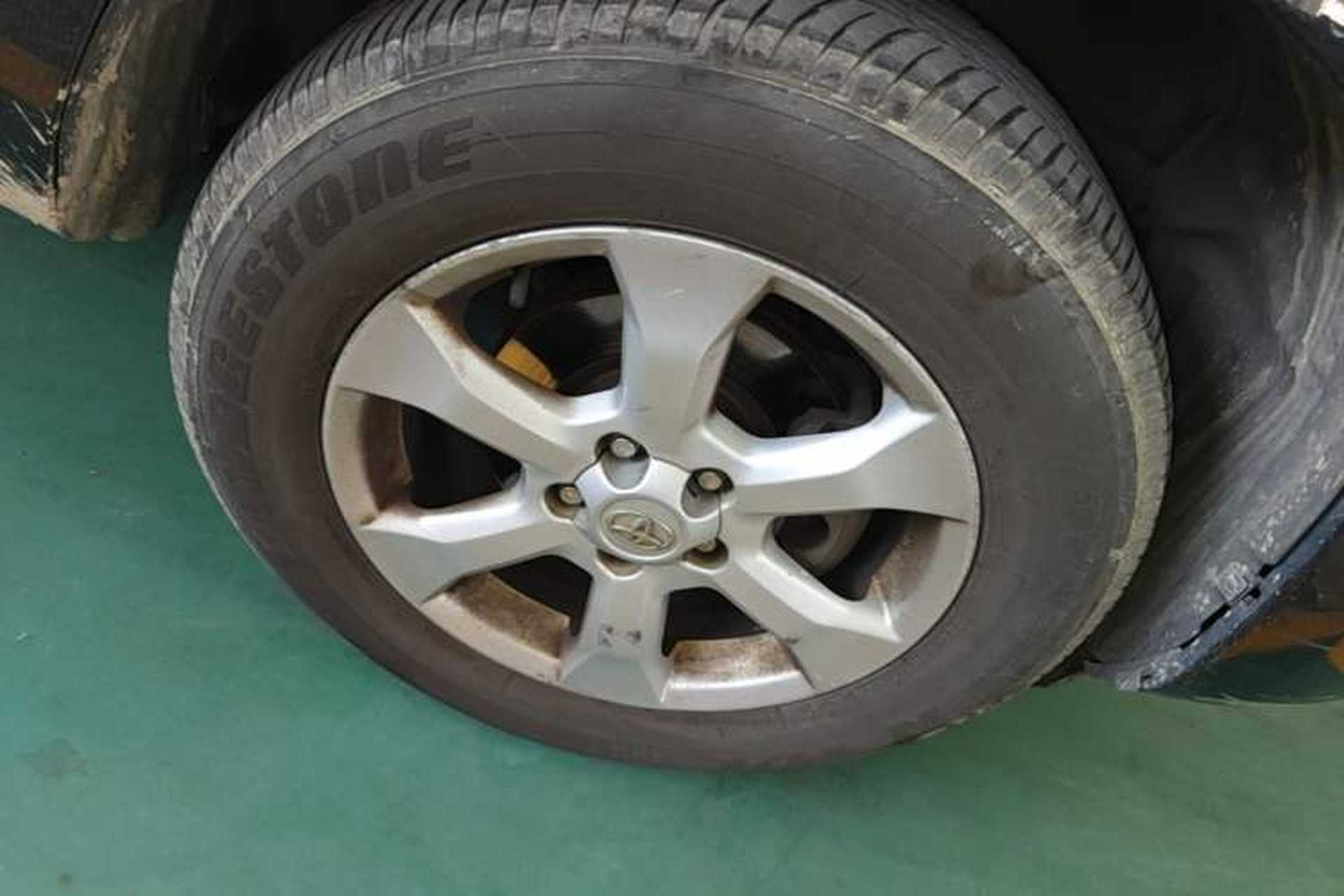 Used Toyota RAV4 2011 2.0L Automatic Classic Edition Right Front Wheel Hub