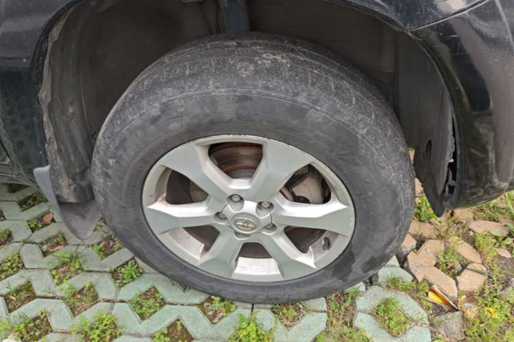 Used Toyota RAV4 2011 2.4L Automatic 4x4 Supreme Edition Right Front Wheel Hub