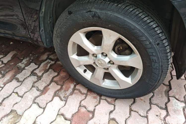 Used Toyota RAV4 2011 2.0L Manual Classic Edition Right Front Wheel Hub