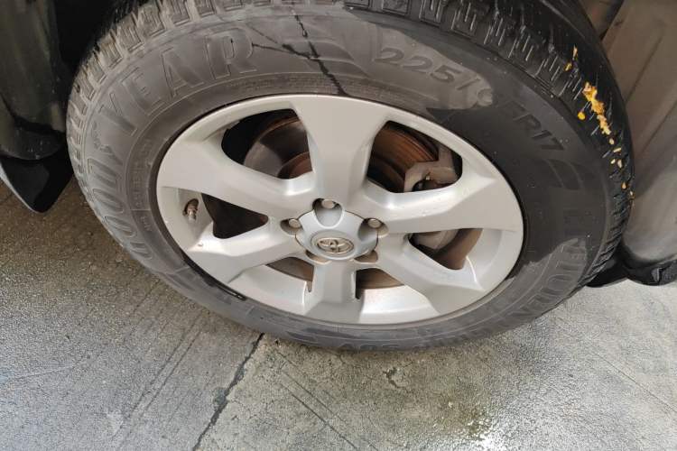 Used Toyota RAV4 2011 2.0L Automatic Classic Edition Right Front Wheel Hub