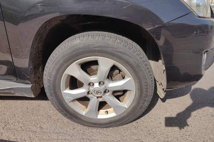 Used Toyota RAV4 2011 2.0L Automatic Luxury Edition Right Front Wheel Hub