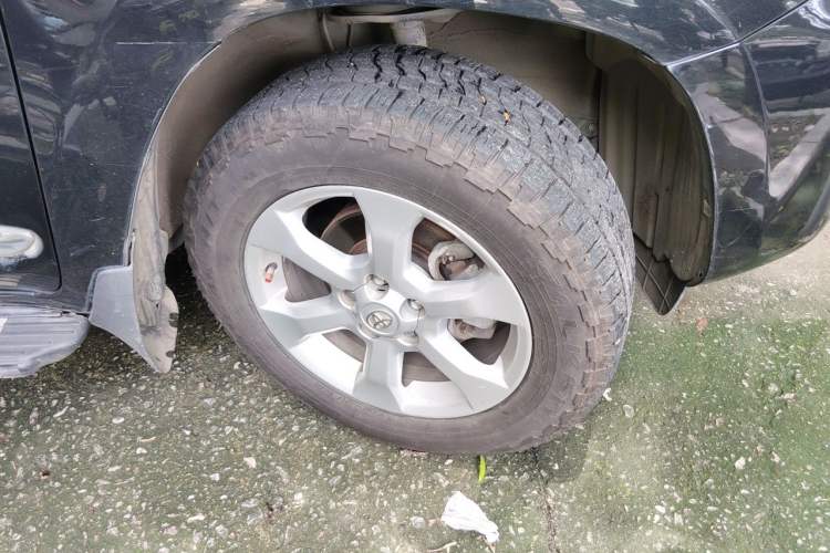 Used Toyota RAV4 2011 2.0L Automatic Classic Edition Right Front Wheel Hub