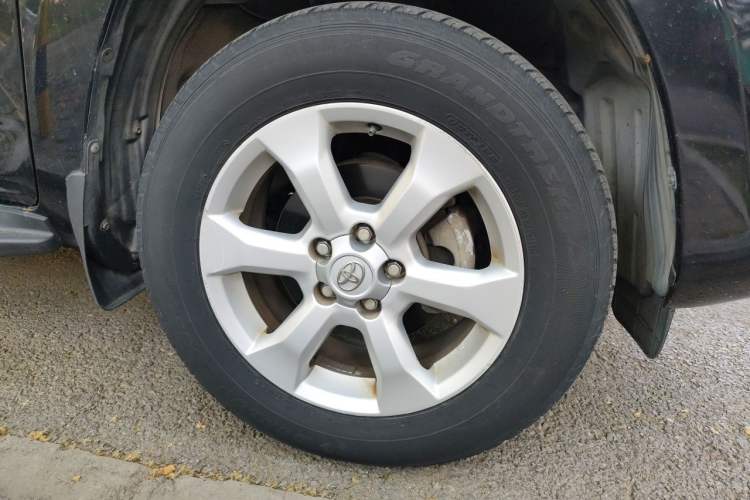 Used Toyota RAV4 2011 2.0L Automatic Classic Edition Right Front Wheel Hub