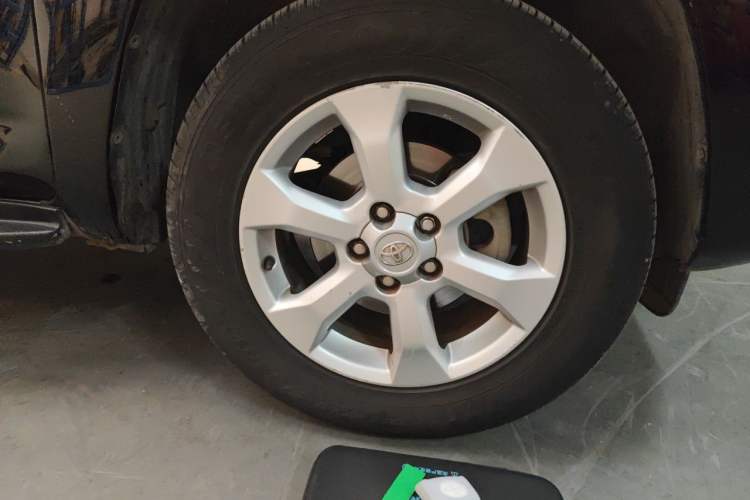 Used Toyota RAV4 2011 2.0L Manual Classic Edition Right Front Wheel Hub