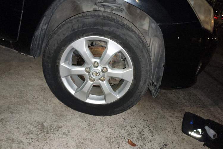 Used Toyota RAV4 2011 2.0L Manual Classic Edition Right Front Wheel Hub