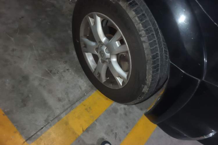 Used Toyota RAV4 2011 2.0L Automatic 4x4 Edition Right Front Wheel Hub