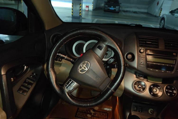 Used Toyota RAV4 2011 2.0L Automatic Luxury Edition Steering Wheel