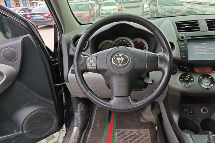 Used Toyota RAV4 2011 2.4L Automatic 4x4 Supreme Edition Steering Wheel